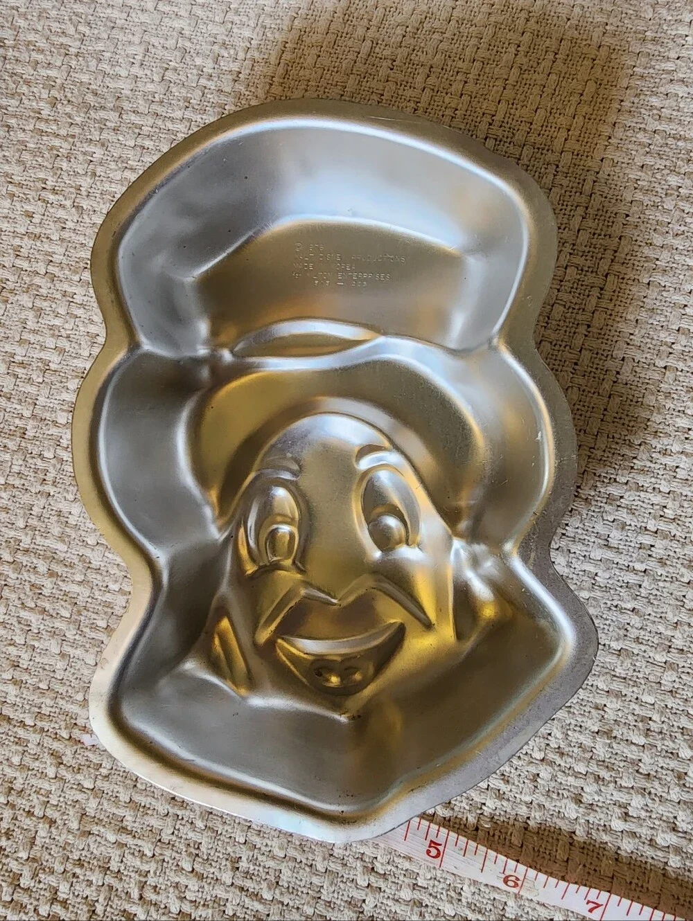 1976 Wilton Jiminy Cricket Cake Pan
